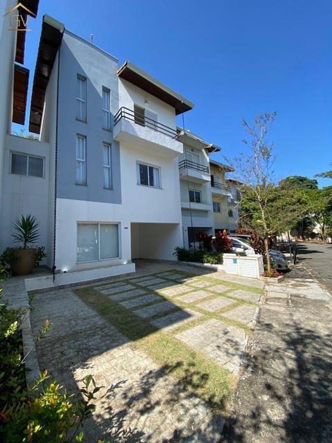 Casa à venda na Granja Viana, Condomínio New Village, com 3 quartos (1 suíte), com 135 m²